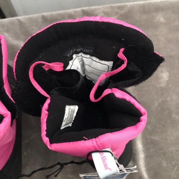 NEW snow Boots By One Step Ahead Kids Size 7 Pink & Black New with Tags - Picture 6 of 11